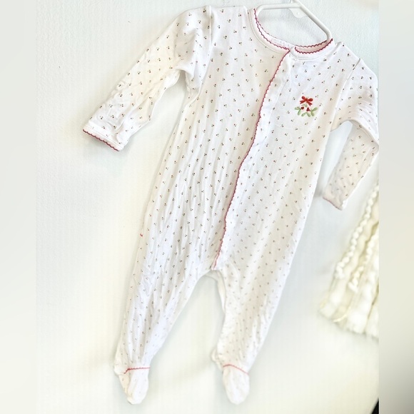 6-9m Magnolia Baby Christmas Holiday Footie Sleeper Pima Mistletoe - Picture 2 of 10